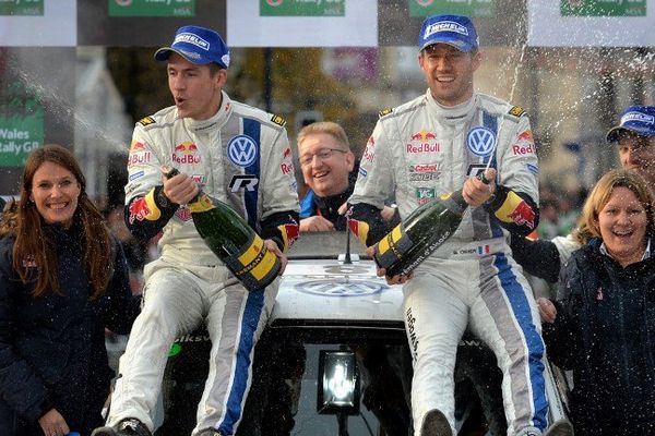 Sebastien Ogier (droite) et son co-pilote Julien Ingrassia, champions du monde en titre