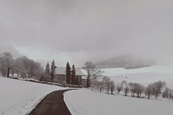 La distillerie du Domaine des hautes glaces est installée en Isère. 