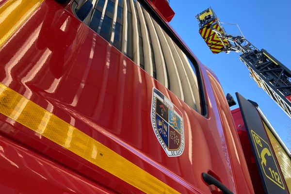 L'incendie a mobilisé une soixantaine de sapeurs-pompiers et mobilisé 25 engins au total. Illustration