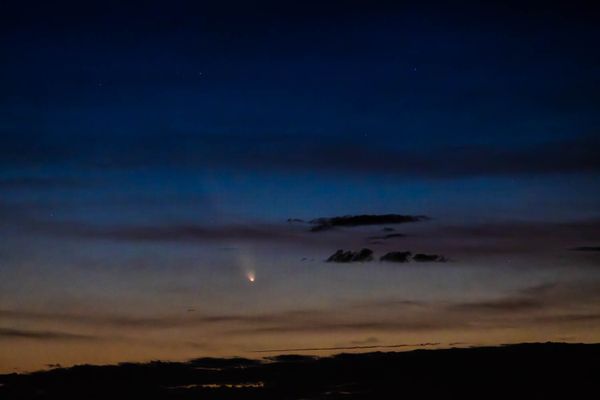 Un photographe professionnel a réussi à saisir la comète Tsuchinshan-ATLAS dans le ciel de Toulouse, en début de soirée, samedi 12 octobre 2024. L'observation du phénomène n'est pas aisée compte tenu de la météo.