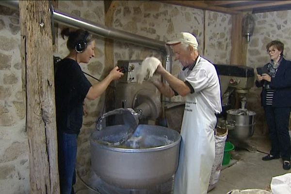 Dans le Cantal, l'institut d'études occitanes recueille des recettes de cuisine en langue occitane. Un important travail qui servira à alimenter le site de l'association. 