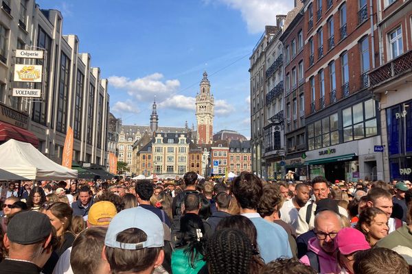 Un premier jour de braderie avec le soleil, les festivités et la foule.