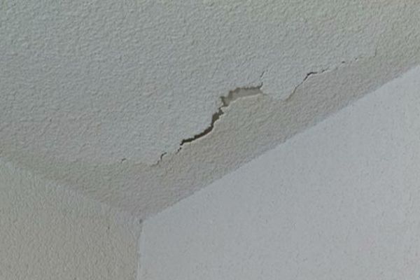 Des fissures au sein d'un des logements HLM de Brive