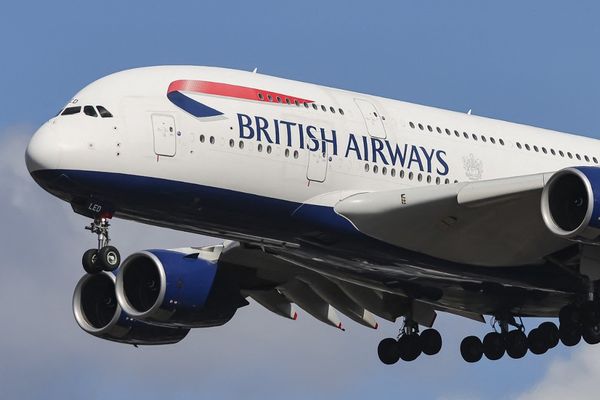 Un mois après un incident technique, un A380 de la compagnie British Airways a dû faire demi-tour au dessus du Groenland après  trois heures de vol. L'avion a regagné l'aéroport de Londres Heathrow.