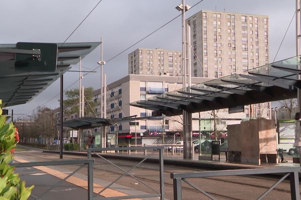 La place Mendès France, quartier Bellevue à Nantes.