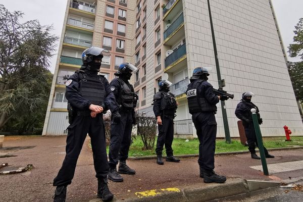 Une importante opération de police a eu lieu à Sens, dans l'Yonne, mardi 15 octobre 2019.