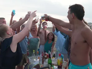 Cette famille organise tous les ans un pique-nique sur la plage de la Grande-Motte.