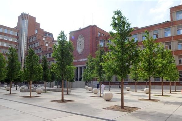 L'hôpital Claude Huriez de Lille où sont accueillis deux des trois cas suspects