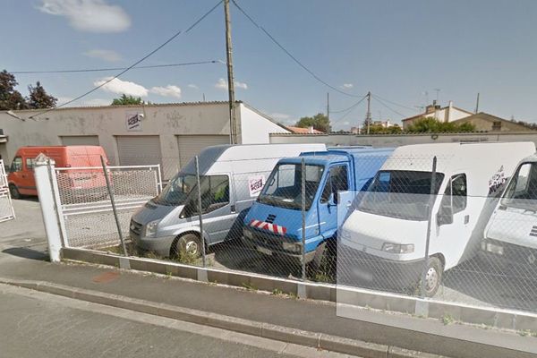 L'entrée des locaux des Restos du Coeur, rue de la Gendarmerie à La Couronne (16)