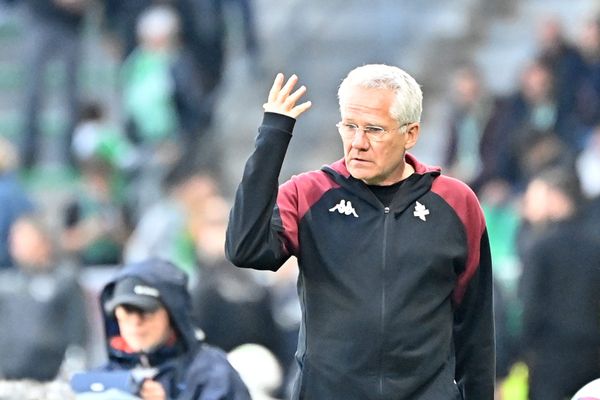 L'issue du match de barrage retour face à Saint-Etienne : la contre performance de trop pour Laszlo Bölöni. Le FC Metz, relégué en Ligue 2, se sépare du technicien roumain.