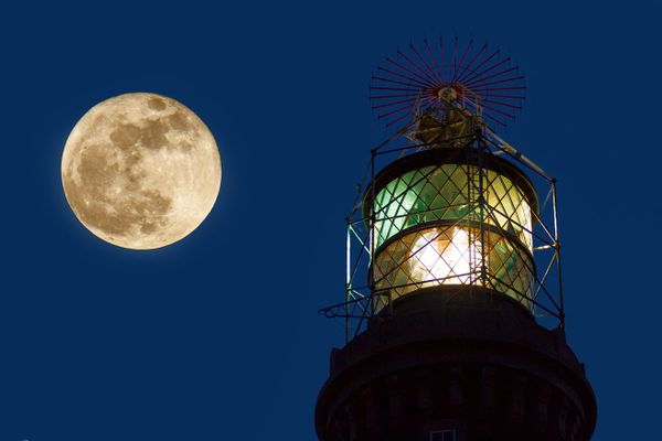 Pleine lune sur le Phare du Créac'h - Ouessant - Finistère