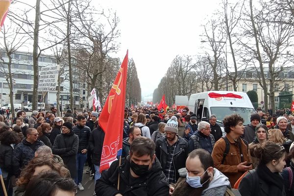 Manifestation contre la réforme des retraites à Saint-Etienne le 7 mars 2023. Un homme de 51 ans était tombé d'une statue provoquant une vive émotion.