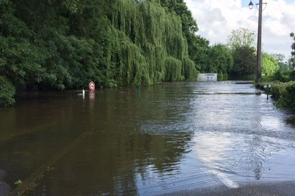 A Savonnières, le Cher est toujours sous surveillance en Indre-et-Loire où il a atteint un nouveau pic à 4,97m dans la nuit - 6 juin 2016