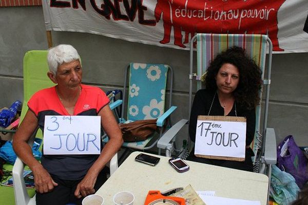 Mercredi, au 17 è jour de grève de la faim de l'enseignante du collège de Bellefontaine devant le rectorat de Toulouse