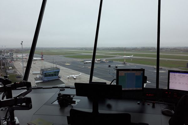 La tour de contrôle de l'aéroport d'Entzheim, situé au sud-est de Strasbourg.