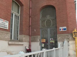 L'animateur de centre aéré employé par la mairie de Toulouse, accusé de détenir détentions d'images d'enfant dénudés, aurait également abusé sexuellement de huit jeunes filles.