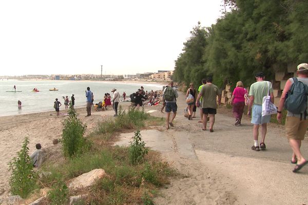 400 personnes profitent d’un séjour offert par la fondation Abbé Pierre et l’association Gestare sur la plage de Sete, dans l’hérault.