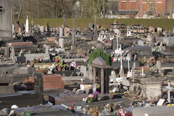 Le cimetière de La Capelle fait face à 3 à 4 vols par semaine sur ce site de 1 hectare.