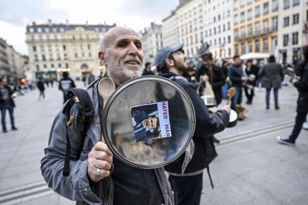 "Casserolade" à Lyon, place des Terreaux, le 24 avril 2023.