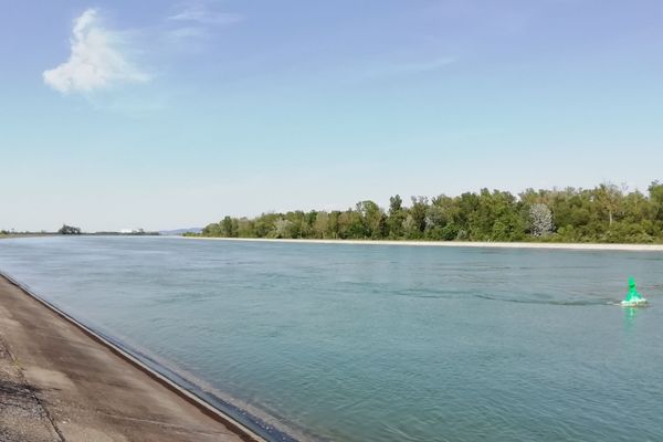 Pour sécuriser la navigation, l’emplacement du naufrage a été marqué par une bouée avec réflecteur radar.