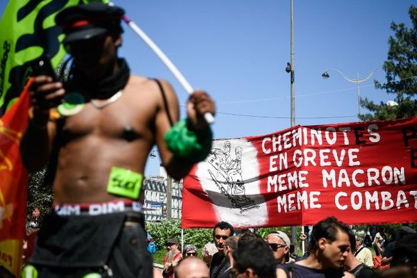 Une manifestation de Sud-Rail, devant la gare Montparnasse, le 7 mai 2018.