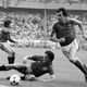 Le joueur de football français Maxime Bossis (à droite), 76 sélections (un but), lors de la finale de l'UEFA Euro 1984 France contre Espagne le 27 juin 1984 au Parc des Princes à Paris.