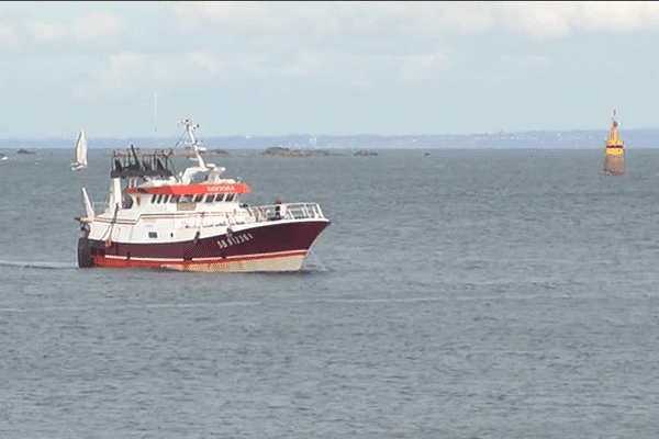 Le chalutier breton, le Daytona arrive à Roscoff