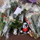 Des fleurs pour Shemseddine, 15 ans, battu à mort jeudi dernier à Viry-Châtillon.