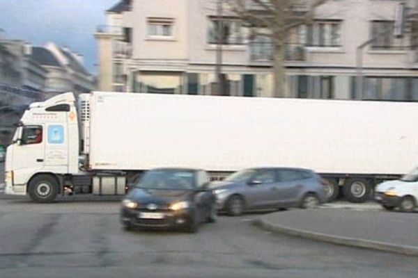 Un poids lourd sur les quais de Rouen vendredi 21 décembre