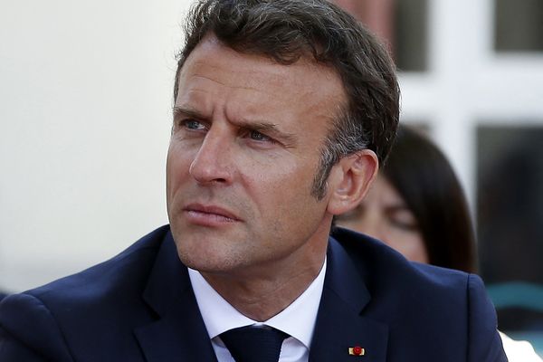 Emmanuel Macron lors d'une visite de l'école Menpenti à Marseille, le 2 juin 2022.