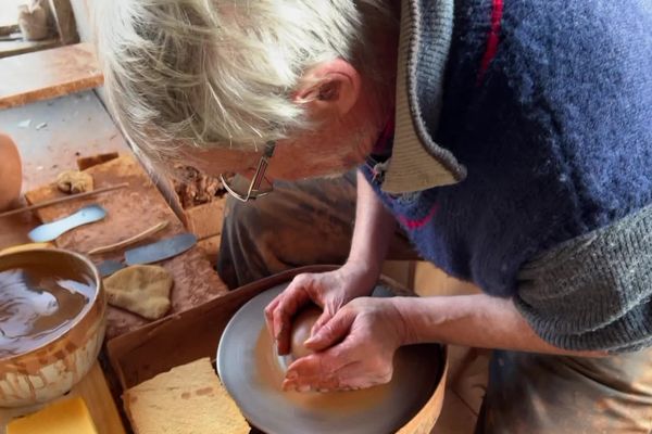 Claude Ernenwein, assis à son tour depuis plus de 60 ans