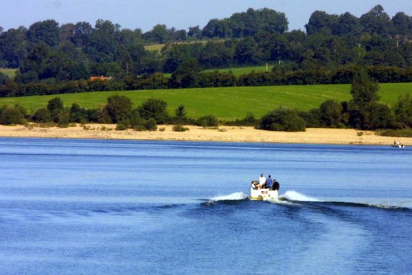 Photo d'archive du lac de Pareloup