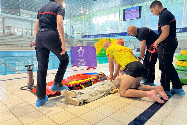 Des exercices de sauvetage étaient organisés à Montpellier, en présence de maîtres-nageurs sauveteurs et des pompiers de l'Hérault.