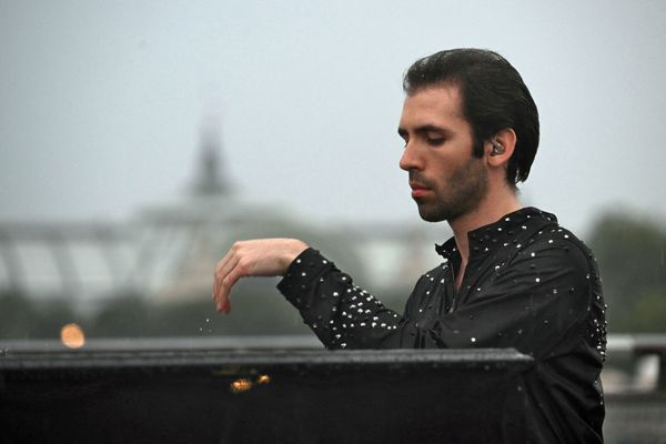 Lors de la cérémonie d'ouverture des JO de Paris 2024, le pianiste virtuose Alexandre Kantorow a joué sous une pluie battante.