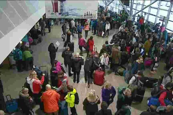 Le samedi, l'aéroport Chambéry-Savoie-Mont-Blanc ne désemplit pas durant la saison d'hiver. La direction veut promouvoir les vols le dimanche.