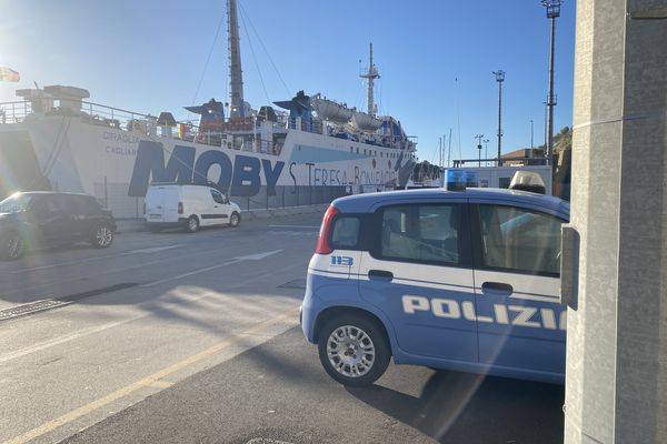 Le "Giraglia" de la Moby Lines est à quai au port de Santa Teresa depuis jeudi dernier.