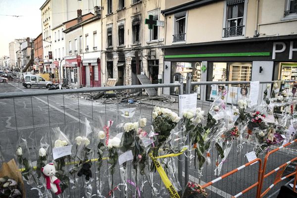 La mort de Clara et d'Anna, sa petite fille, a suscité beaucoup d'émotion dans le quartier et bien au delà...  