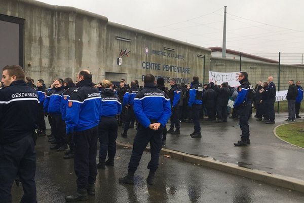 Les forces de l'ordre sont intervenus ce matin au Centre Pénitentiaire de Vivonne 