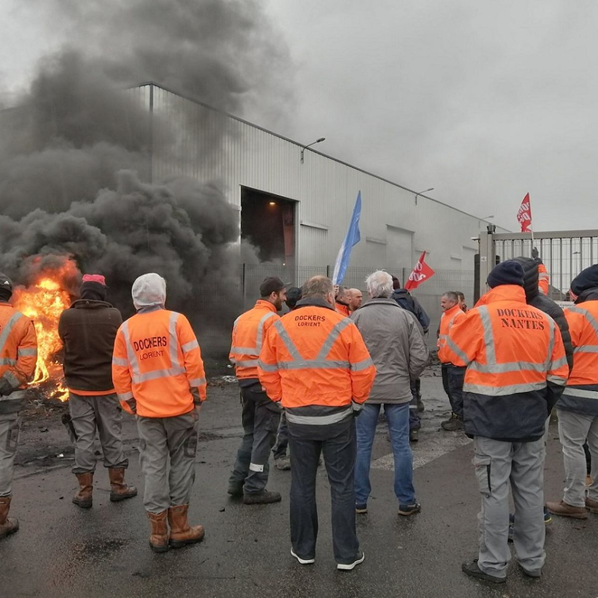 Lorient Le Port De Commerce Bloque Par Une Greve