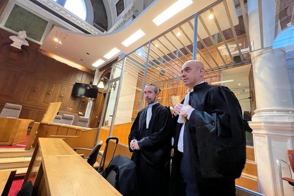 marc Roux et Fabrice Giletta, les avocats de François B., 65 ans jugédevant la cour d'assises du Gard à Nîmes, pour une série de viols et d'agressions sexuelles sur plusieurs enfants de maternelle, à Caveirac près de Nîmes dans le Gard.