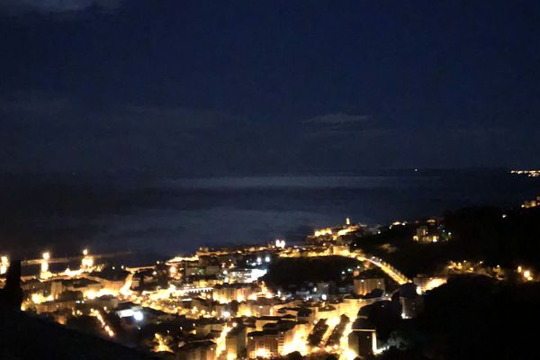 La ville de Bastia de nuit.