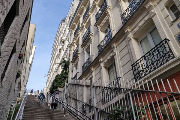 Montmartre est l'un des quartiers les plus touristiques de la capitale.