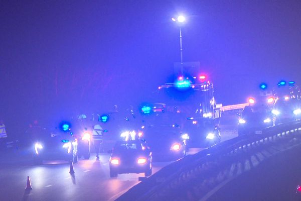 Bouchons en formation sur l'autoroute A4, le dimanche 17 décembre 2023, alors que les secours interviennent sur l'accident.