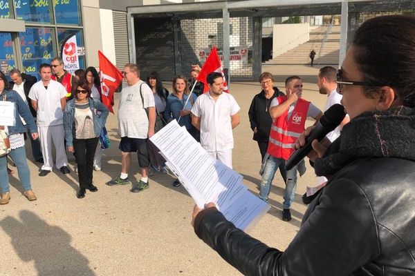 Rassemblement de soignants devant l'hôpital de Nice, le mardi 29 octobre 2019