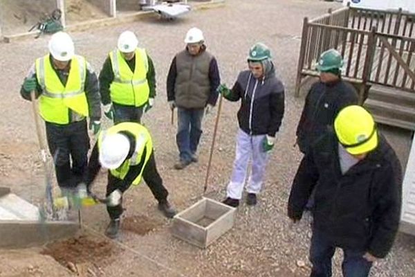 Béziers (Hérault) - le camping-école de l'AFPA accueille 9 stagiaires pour une formation de 10 mois - janvier 2015.