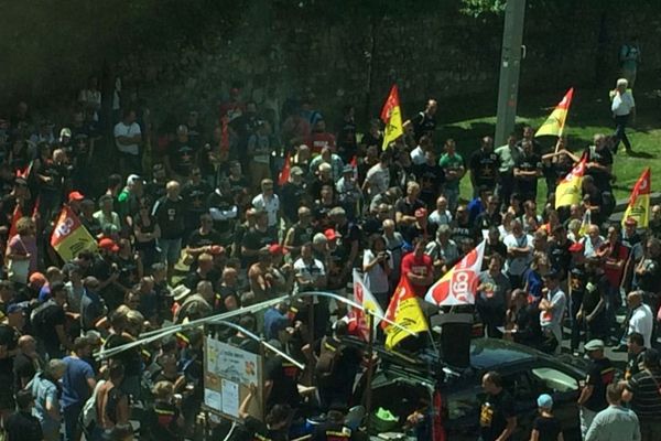 Manifestation d'un millier de cheminots au pied de l'Hôtel de Région Nouvelle-Aquitaine