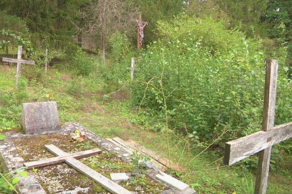 L'ancien cimetière de l'hôpital de Navarre compte plus de 500 tombes.