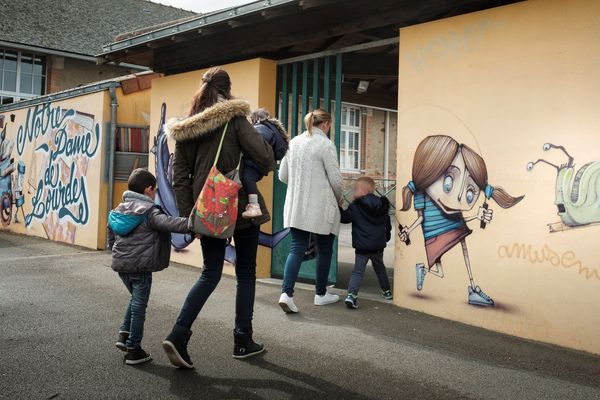 Des  polluants organiques dans les cheveux des enfants dans le secteur de Sainte-Pazanne en Loire-Atlantique