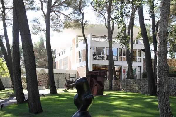 La fondation Maeght est un lieu incontournable pour les amateurs d'arts sur la Côte d'Azur.