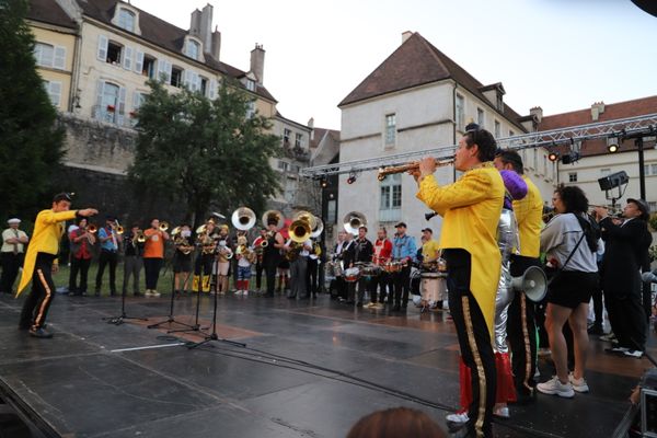 12e anniversaire pour le festival Cirque et Fanfares à Dole !